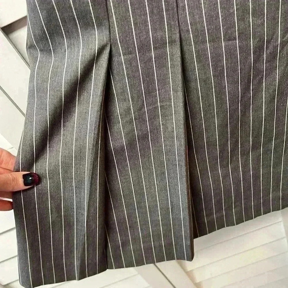 Isaac Mizrahi Striped Pleated Skirt Size 4 Gray & White - Picture 3 of 4